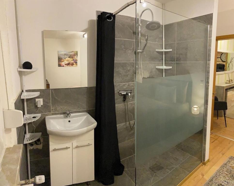 Kleines Apartment Mit Begehbarer Dusche Im Schlafzimmer Eberbach  Exterior photo